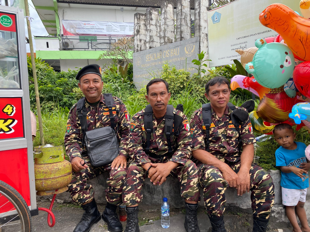 Banser Ikut Amankan Karnaval Kebhinekaan dan Kebudayaan di Desa Dalung